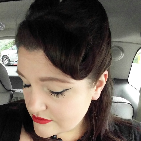 Meet your Posher, Stephanie - Picture 6 of 7